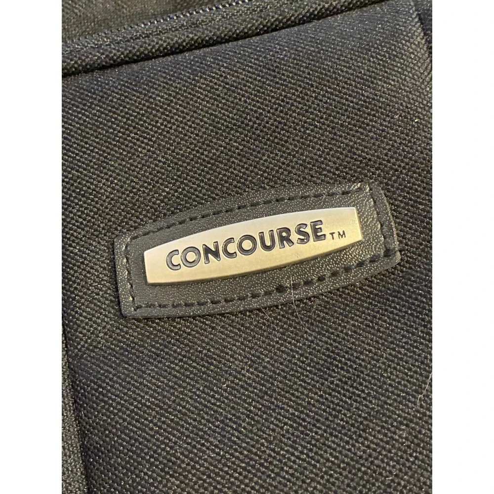 Concourse crossbody messenger